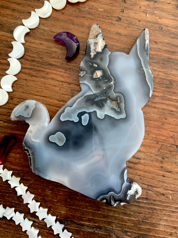 Druzy Agate Cat Carving, Gray and Black Crystal Cat, self standing or use it as a plate.