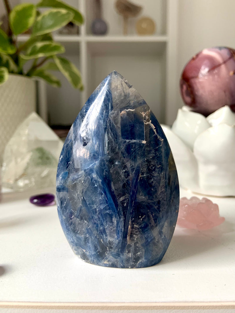 Kyanite in Quartz Flame