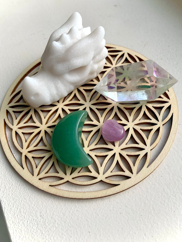 White Jade Dragon Crystal Gift Set comes with an aura quartz DT, green aventurine moon, kunzite mini heart and a flower of life crystal grid base.